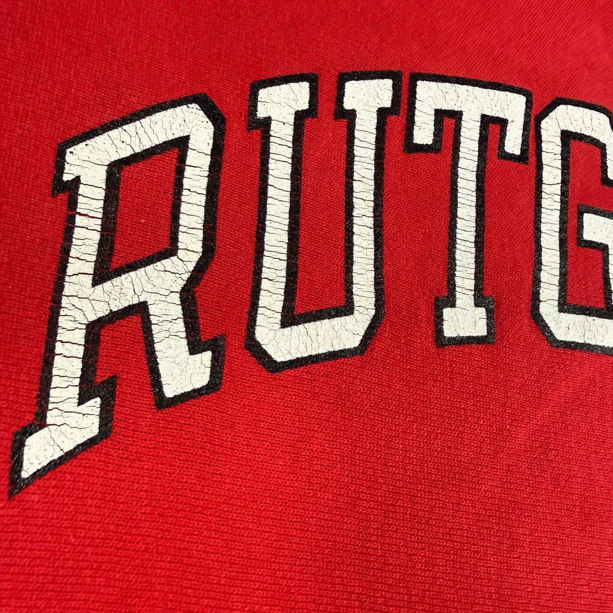 Champion リバースウィーブ RUTGERS プリントのひび割れ（拡大）