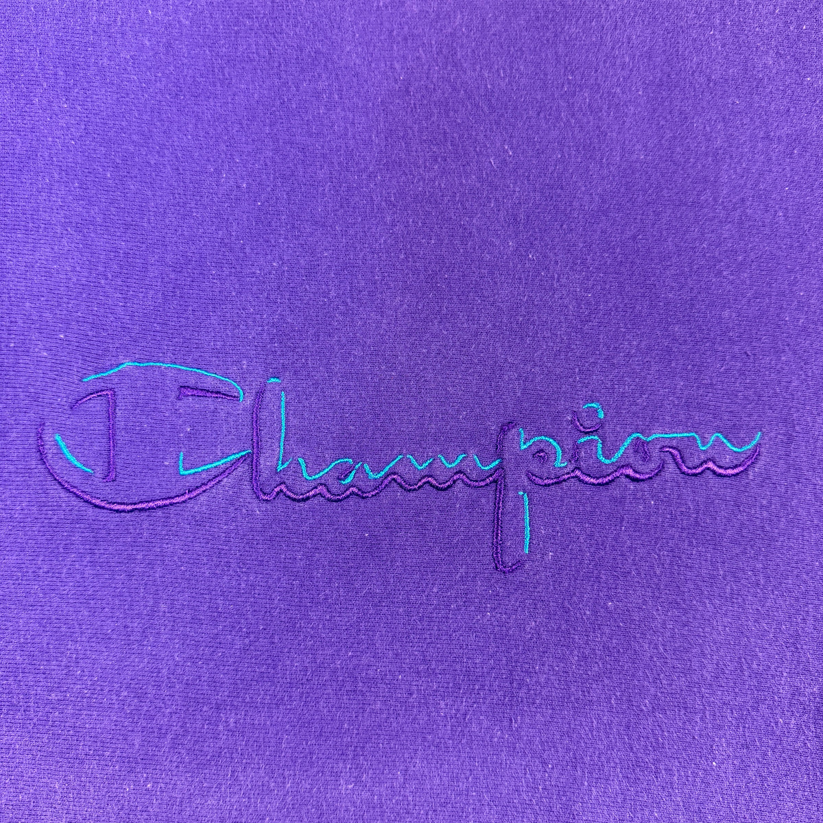 Champion リバースウィーブ パープル スクリプトロゴ刺繍の拡大 パープル×ターコイズ