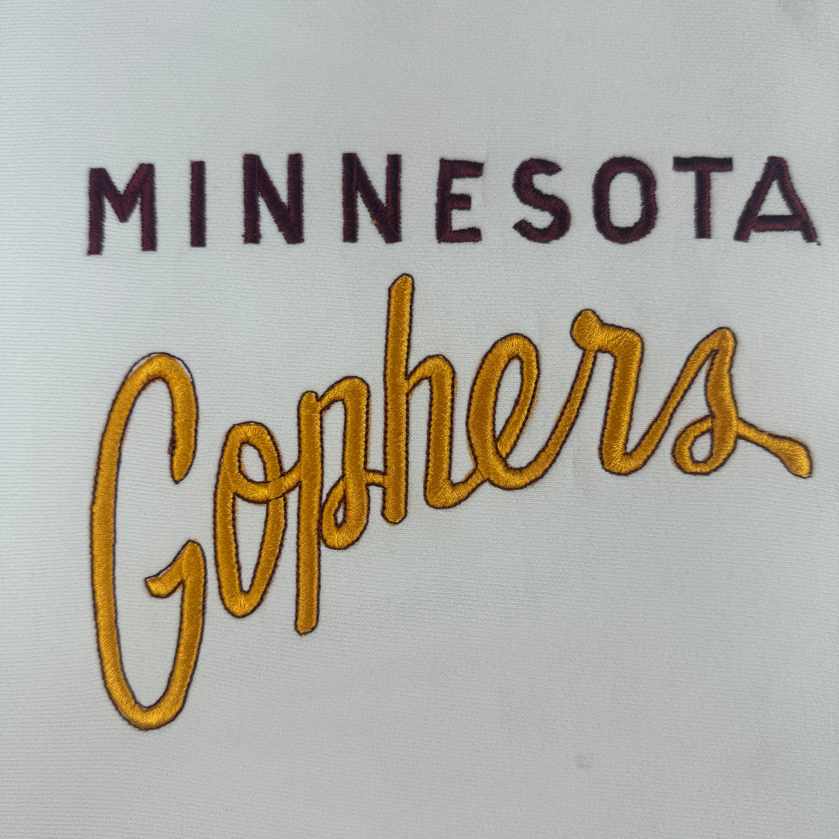 80's Champion リバースウィーブ MINNESOTA Gophers 刺繍 ホワイト スウェット L 胸 MINNESOTA Gophers マルーン×ゴールド刺繍 寄り