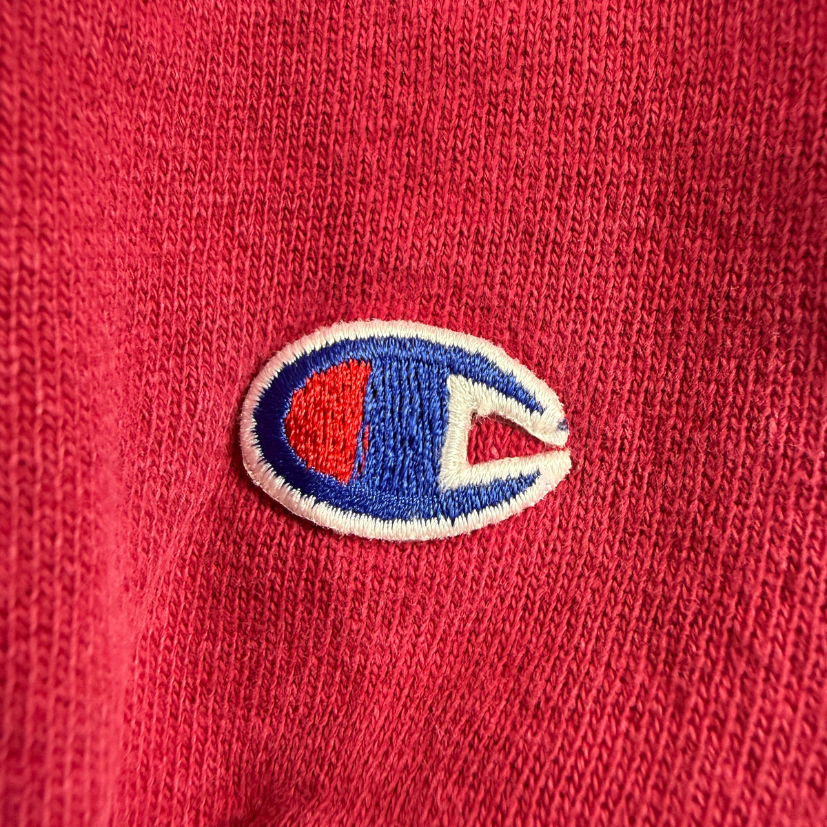 Champion リバースウィーブ 左袖のCワッペン（拡大）