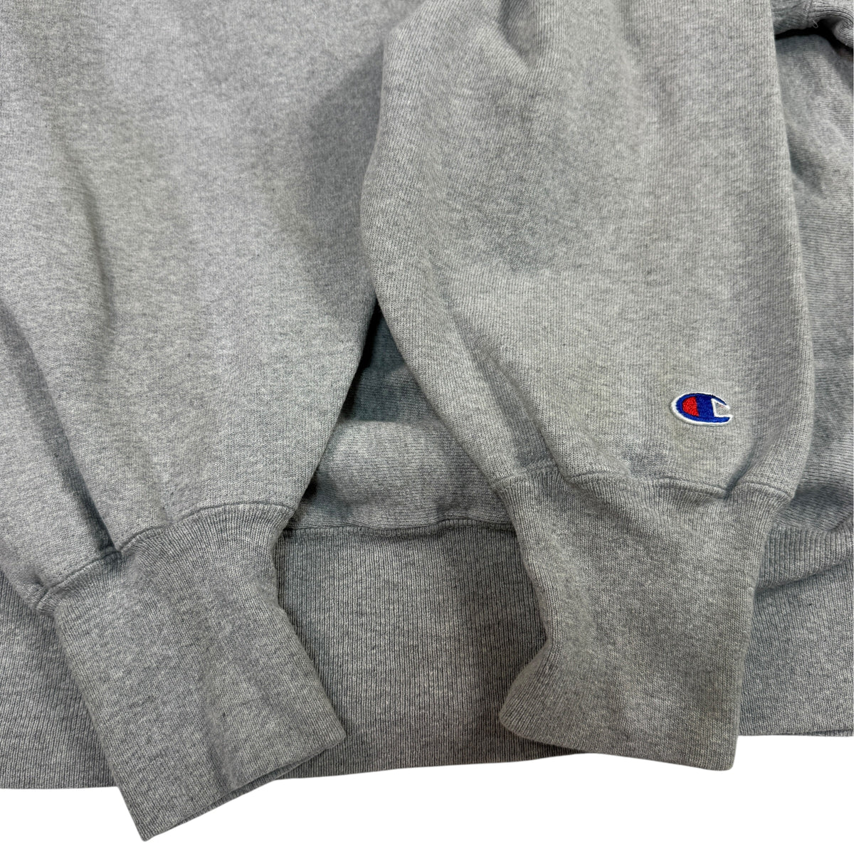Champion リバースウィーブ 袖口と左袖のCワッペン