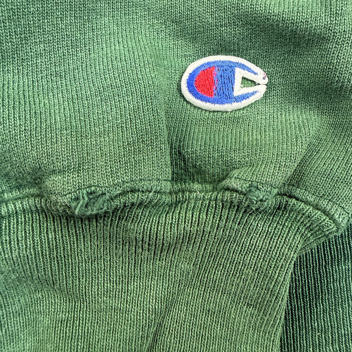 90's Champion リバースウィーブ WISCONSIN グリーン スウェット XL 裾リブ ほつれ・生地のやせ