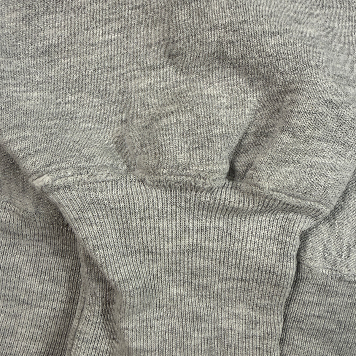 90's Champion リバースウィーブ STATE グレー スウェット XL 袖口リブと袖の繋ぎ目 穴