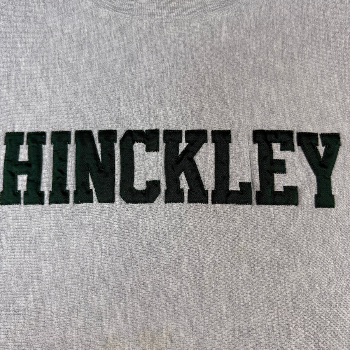 90's Champion リバースウィーブ HINCKLEY グレー スウェット XL 胸元と肩まわり