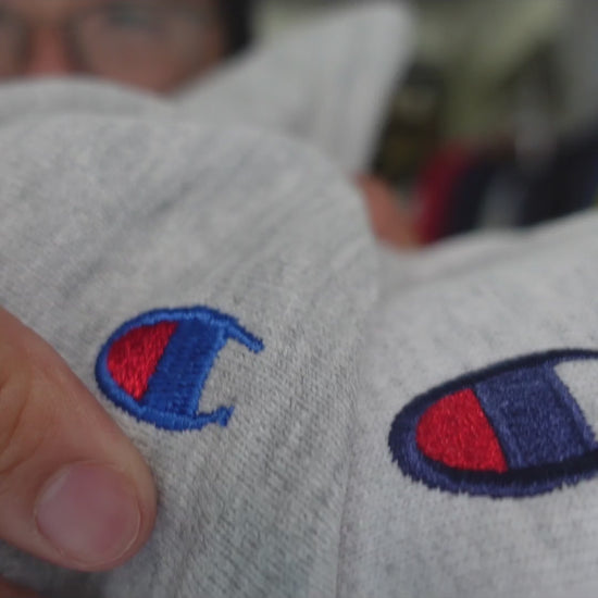 Champion リバースウィーブ 現行 Cロゴ刺繍 グレー パーカー L 紹介ショート動画（AIナレーション）