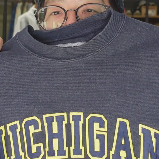 00's Champion リバースウィーブ MICHIGAN アップリケ ネイビー スウェット S 紹介ショート動画（AIナレーション）