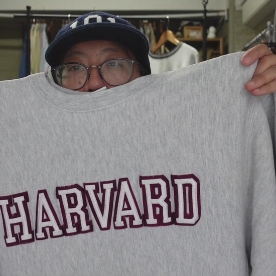 90's Champion リバースウィーブ HARVARD 布アップリケ グレー スウェット XXL 紹介ショート動画（AIナレーション）